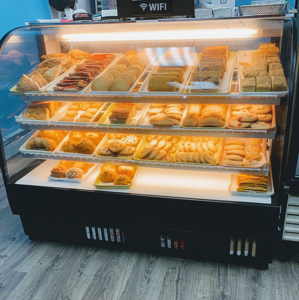 Recinos Café | restaurant | 85 Broadway, Somerville, MA 02145, USA | 6177641375 OR +1 617-764-1375