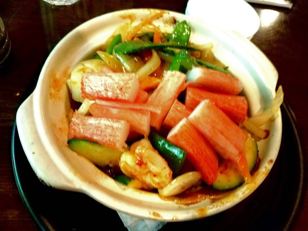 Fusha Asian Fusion | restaurant | 27 South St, Freehold, NJ 07728, USA | 7327613922 OR +1 732-761-3922