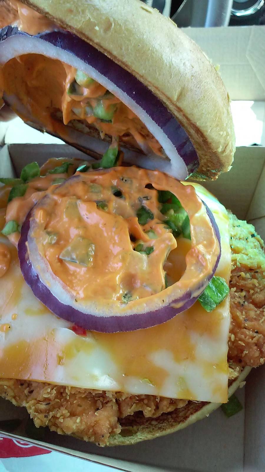 Wendys | restaurant | 6210 E Ben White Blvd, Austin, TX 78741, USA | 5125963298 OR +1 512-596-3298