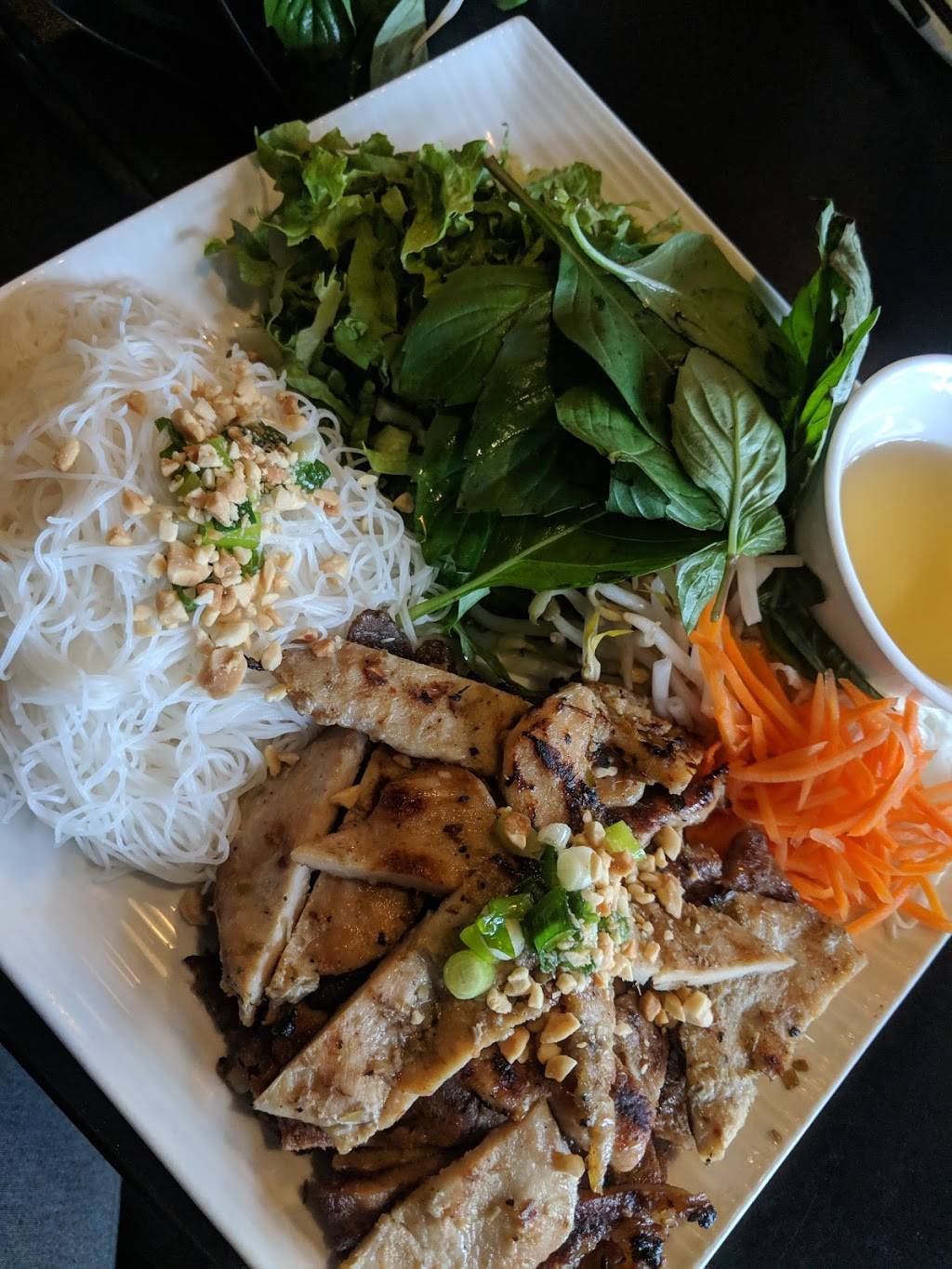 Pho Thu Do | restaurant | 3987 Riverside Dr, Ottawa, ON K1V 1C1, Canada | 6137365678 OR +1 613-736-5678