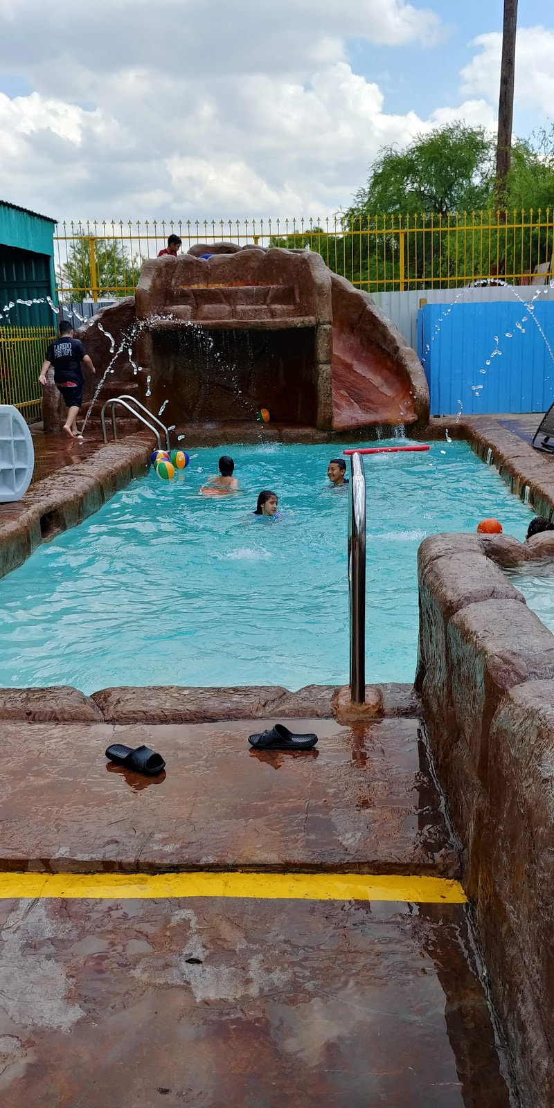 Mi Paraiso Restaurant | restaurant | 5101 E Saunders St, Laredo, TX 78041, USA | 9565162932 OR +1 956-516-2932