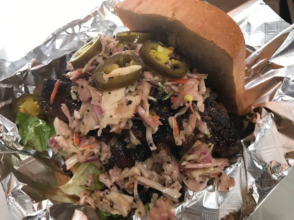 Dn’D Family Farms The Smoky Pig | restaurant | 8495 Woodbury Pike, Hollidaysburg, PA 16648, USA | 8143175234 OR +1 814-317-5234