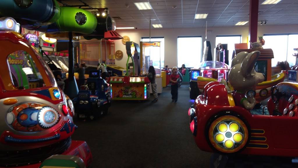 Chuck E. Cheese | restaurant | 4631 Commercial Dr, New Hartford, NY 13413, USA | 3157366909 OR +1 315-736-6909