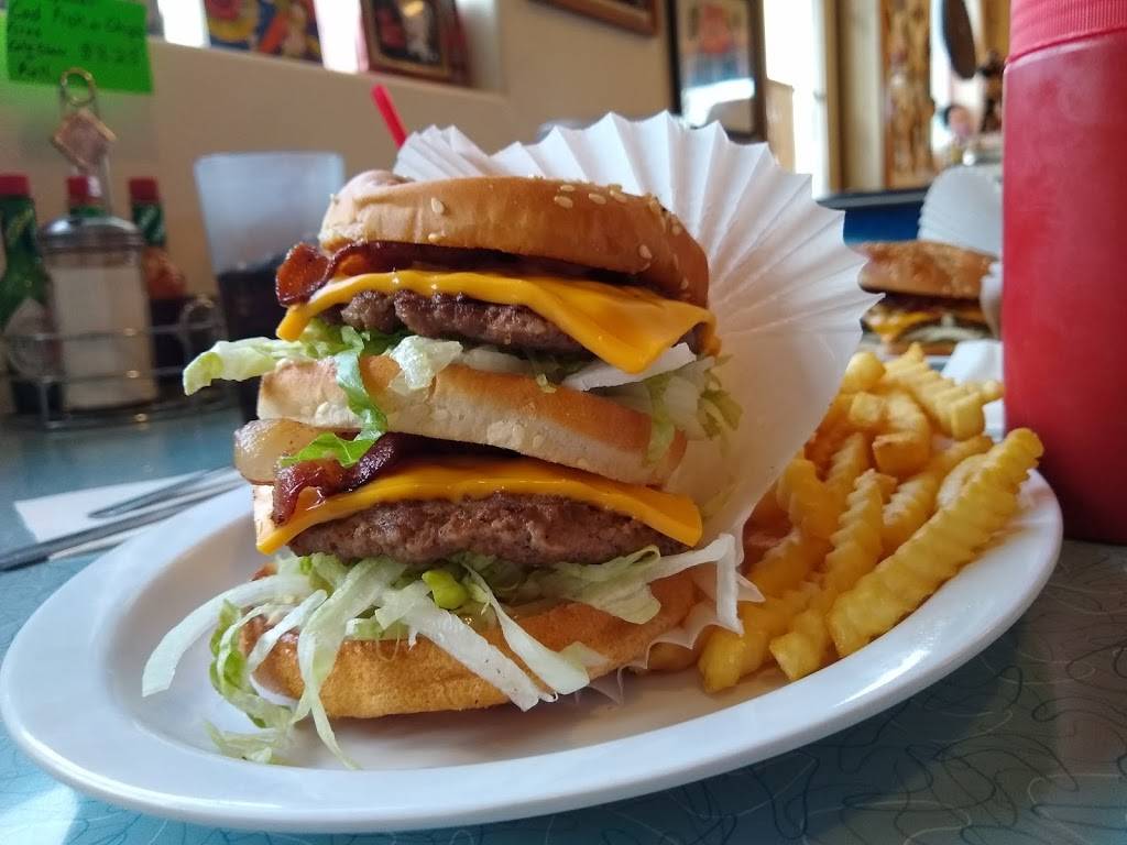 Burger Hut | cafe | 3345 Pacific Hwy, Hubbard, OR 97032, USA | 5039829268 OR +1 503-982-9268