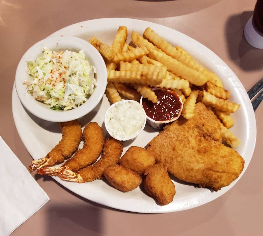 Lunettas Restaurant | restaurant | 878 Cleveland Dr, Cheektowaga, NY 14225, USA | 7168339756 OR +1 716-833-9756