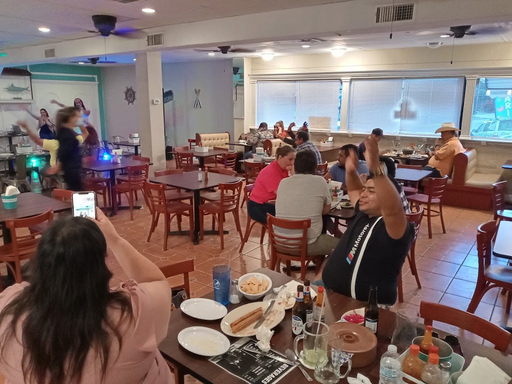 El Pescadito San Antonio | restaurant | 6714 San Pedro Ave, San Antonio, TX 78216, USA | 2103689863 OR +1 210-368-9863