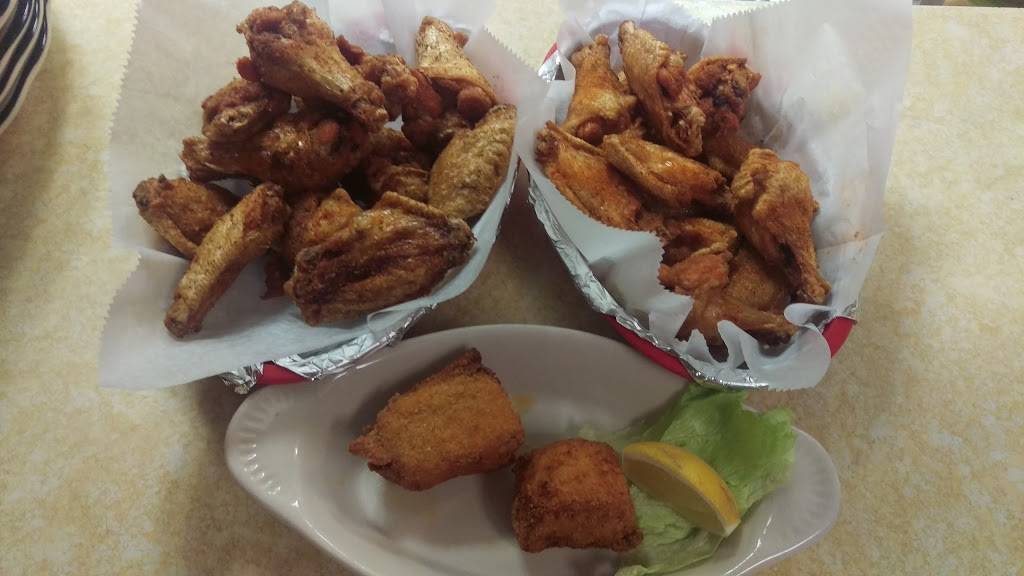 Snug Harbour | restaurant | 6447 PA-66, Fairmount City, PA 16224, USA | 8142753355 OR +1 814-275-3355