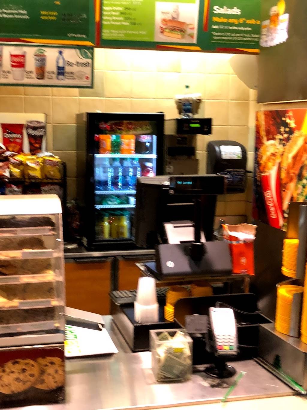 Subway Restaurants | restaurant | 1 Airport Dr, Oakland, CA 94621, USA | 5105633812 OR +1 510-563-3812