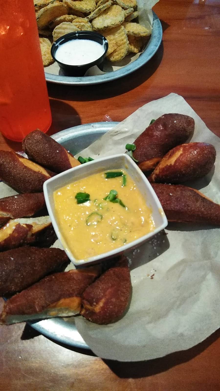 Hooters | restaurant | 850 I-10, Beaumont, TX 77707, USA | 4098929464 OR +1 409-892-9464