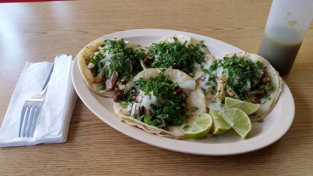 Los 3 Panchos | restaurant | 1155 W Diversey Pkwy, Chicago, IL 60614, USA | 7739353198 OR +1 773-935-3198