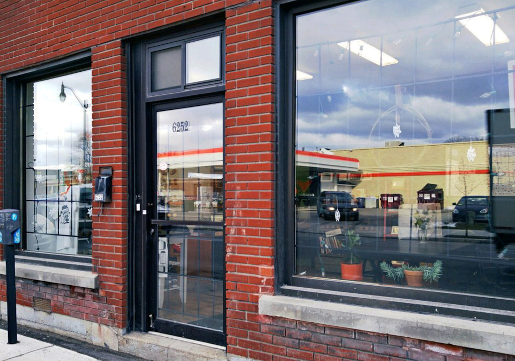 Les charlatans | restaurant | 6252 Boul St-Laurent, Montréal, QC H2S 3C2, Canada | 5146883573 OR +1 514-688-3573