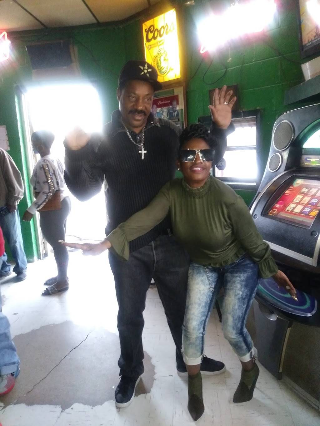 Lloyds Cafe | cafe | 1264 E Rosedale St, Fort Worth, TX 76104, USA | 8173350097 OR +1 817-335-0097