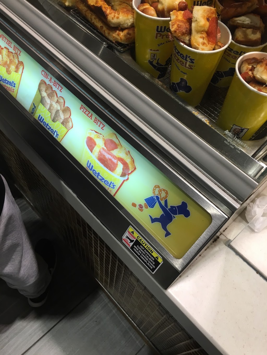 Wetzels Pretzels | bakery | 447 Great Mall Dr #K113, Milpitas, CA 95035, USA | 4089340400 OR +1 408-934-0400