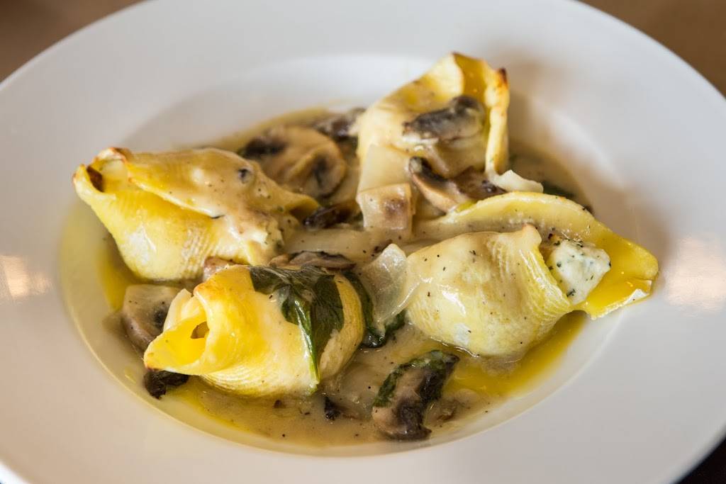 Ginos Trattoria Per Tutti | restaurant | 15215 Collier Blvd, Naples, FL 34119, USA | 2393549955 OR +1 239-354-9955