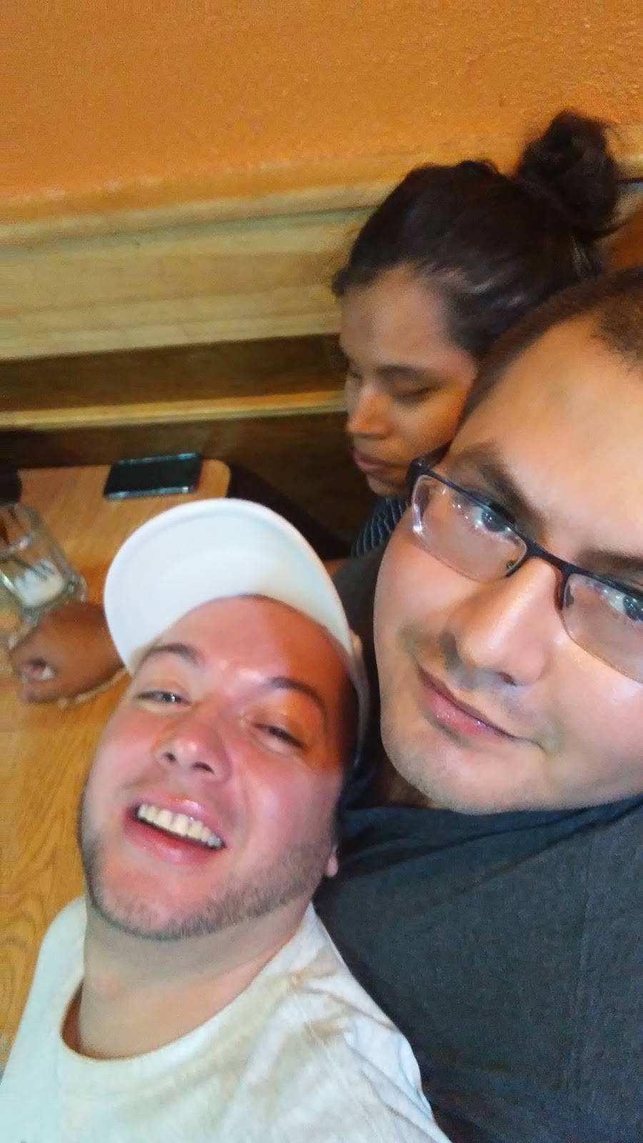 Brewingz | restaurant | 6006 Gulf Fwy, Houston, TX 77023, USA | 7139219464 OR +1 713-921-9464