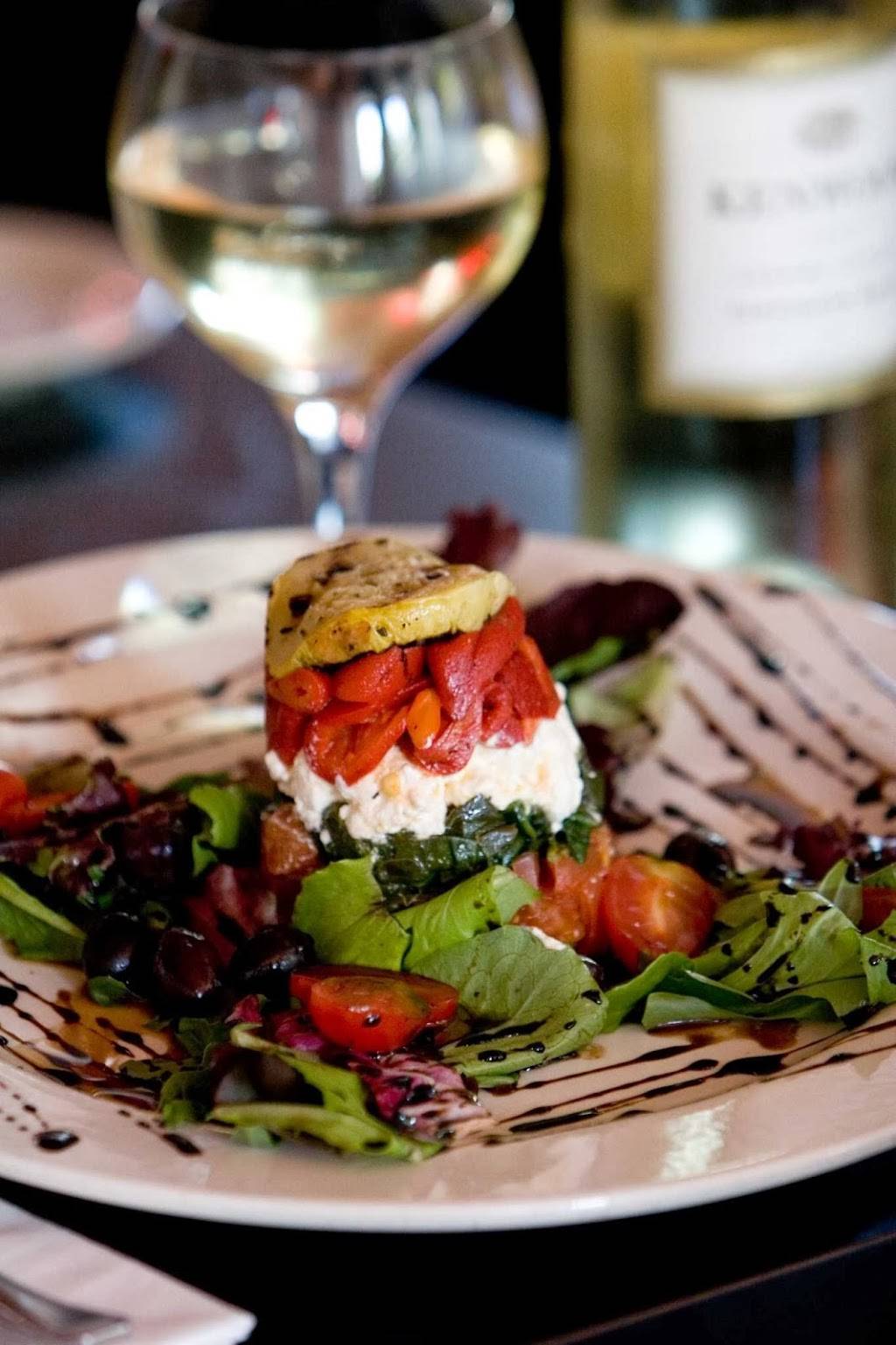 Two Steps Downtown Grille | restaurant | 5 Ives St, Danbury, CT 06810, USA | 2037940032 OR +1 203-794-0032