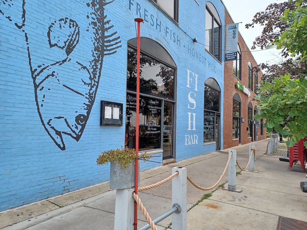 Fish Bar | restaurant | 2956 N Sheffield Ave, Chicago, IL 60657, USA | 7733608686 OR +1 773-360-8686