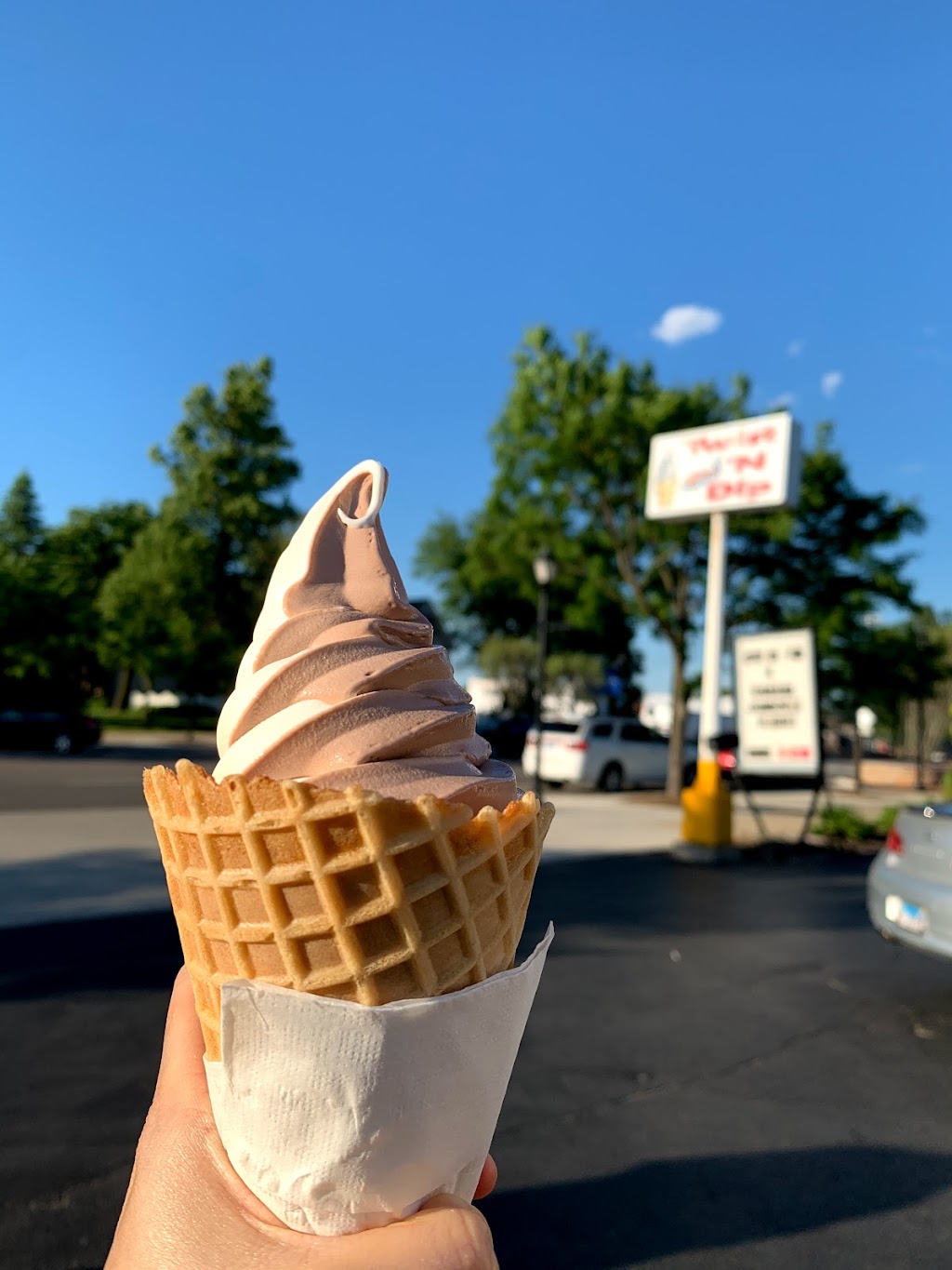 Twist N Dip | restaurant | 3470 Auburn Rd, Auburn Hills, MI 48326, USA | 2488534186 OR +1 248-853-4186