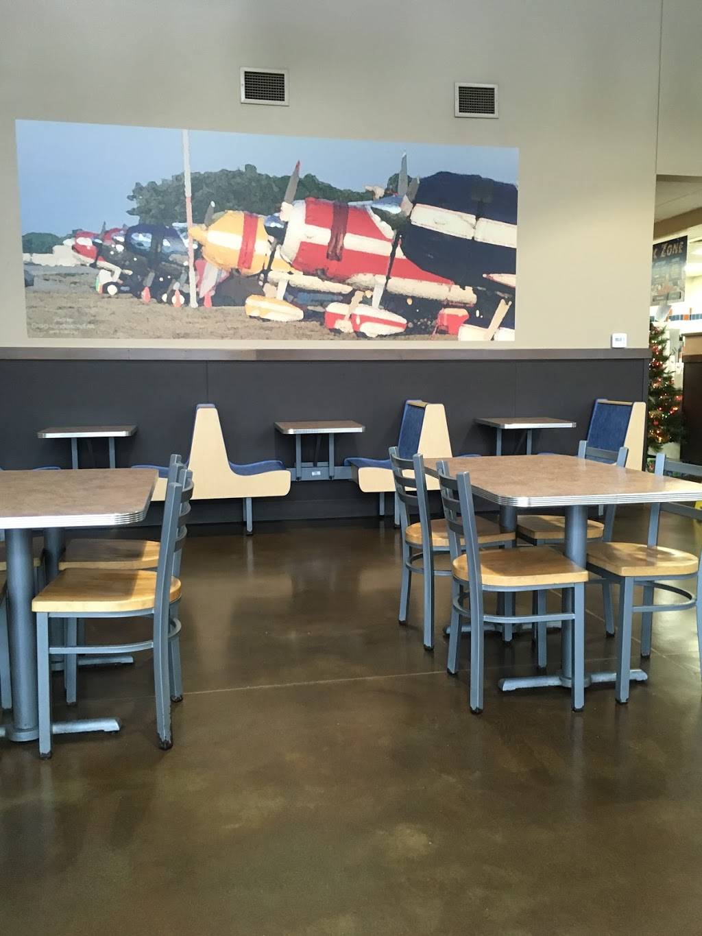 Toms Drive-In | restaurant | 1395 W American Dr, Neenah, WI 54956, USA | 9208860041 OR +1 920-886-0041