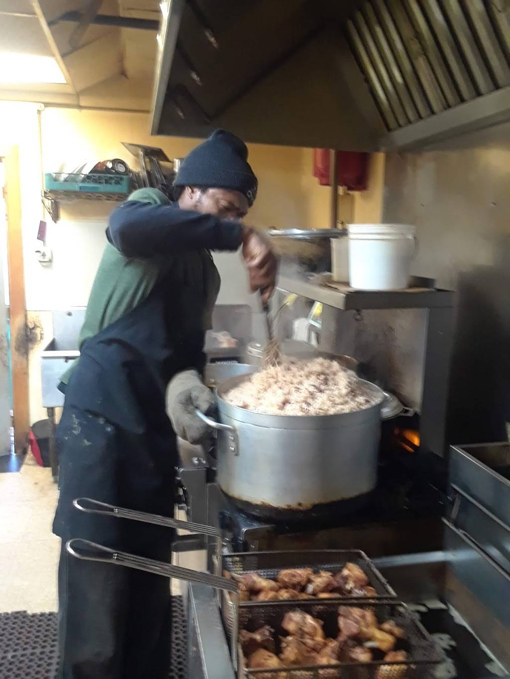 D and G Jamaican Cuisine | restaurant | 5 Preston St, Springfield, MA 01109, USA | 4137463642 OR +1 413-746-3642