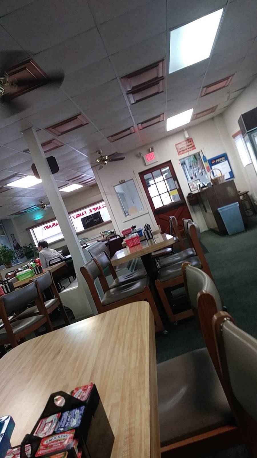 Clares | restaurant | 2502 E William St, Decatur, IL 62521, USA | 2174283437 OR +1 217-428-3437