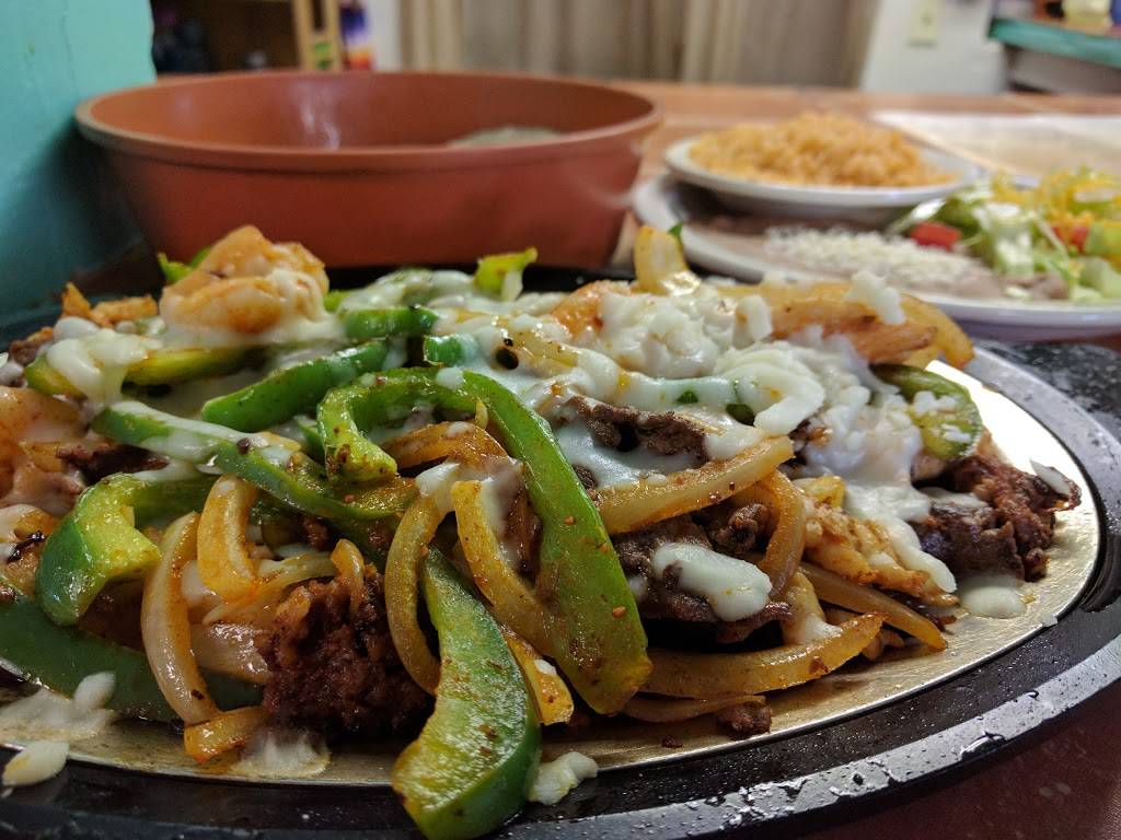 7 Mares | restaurant | 415 S Main St, LaBelle, FL 33935, USA | 8636740998 OR +1 863-674-0998