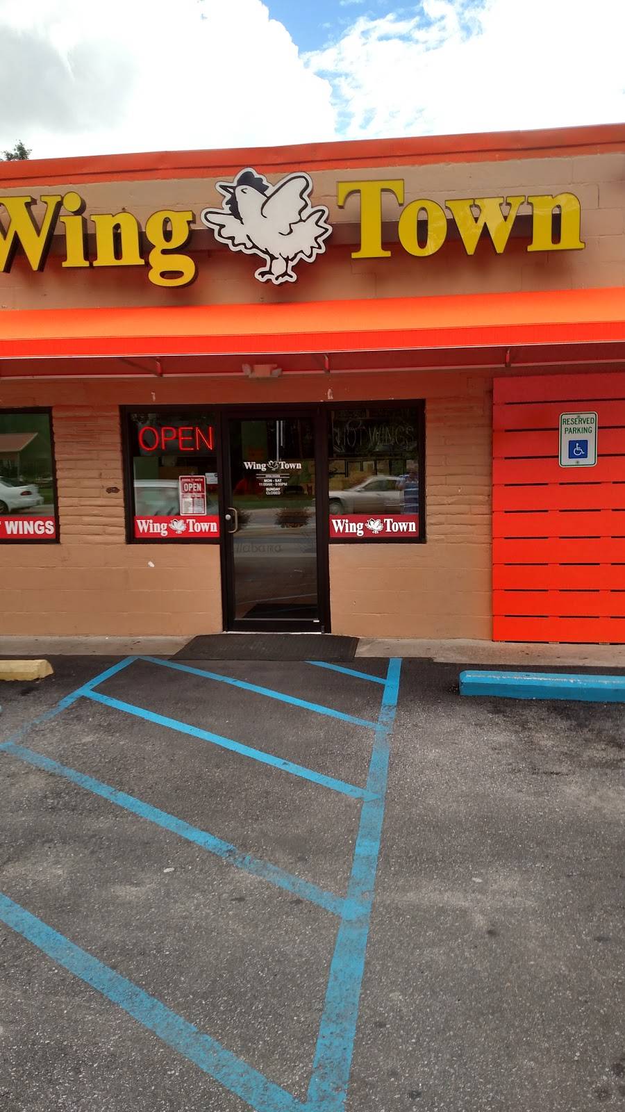 Wing Town | restaurant | 13 Samford Ave, Opelika, AL 36801, USA | 3346104047 OR +1 334-610-4047