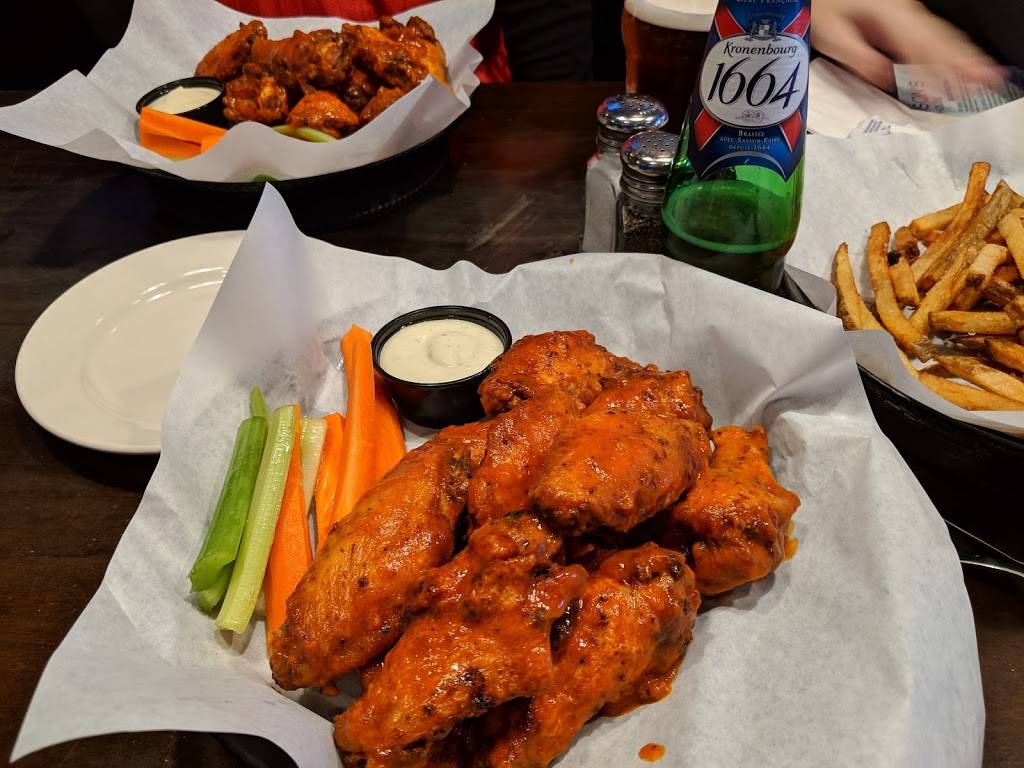 A. J. Hudsons Public House | restaurant | 3801 N Ashland Ave, Chicago, IL 60613, USA | 7733482767 OR +1 773-348-2767