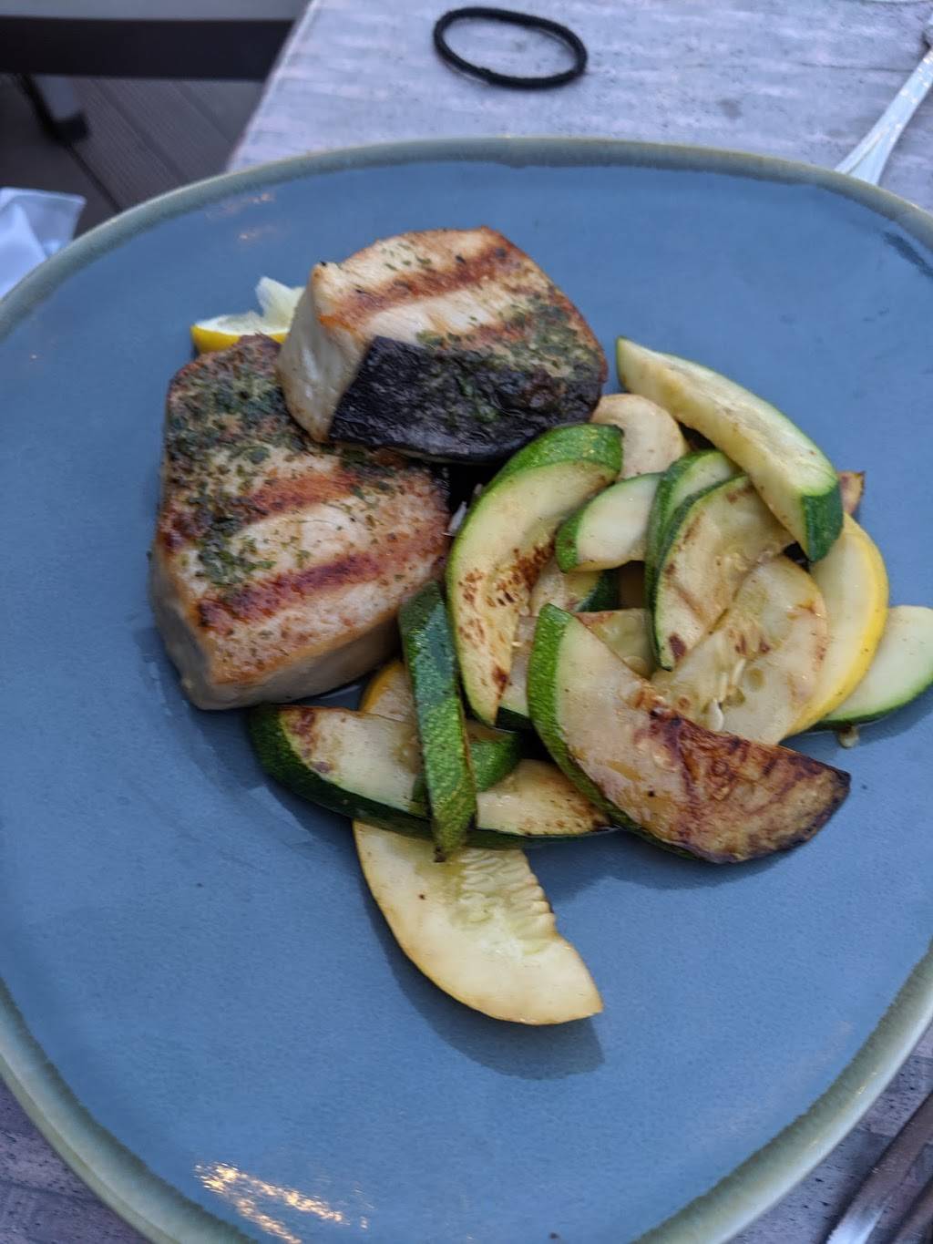 Ocean Blue Restaurant and Oyster Bar | restaurant | Landmarc Building, 118 Columbia St, Utica, NY 13502, USA | 3157352583 OR +1 315-735-2583