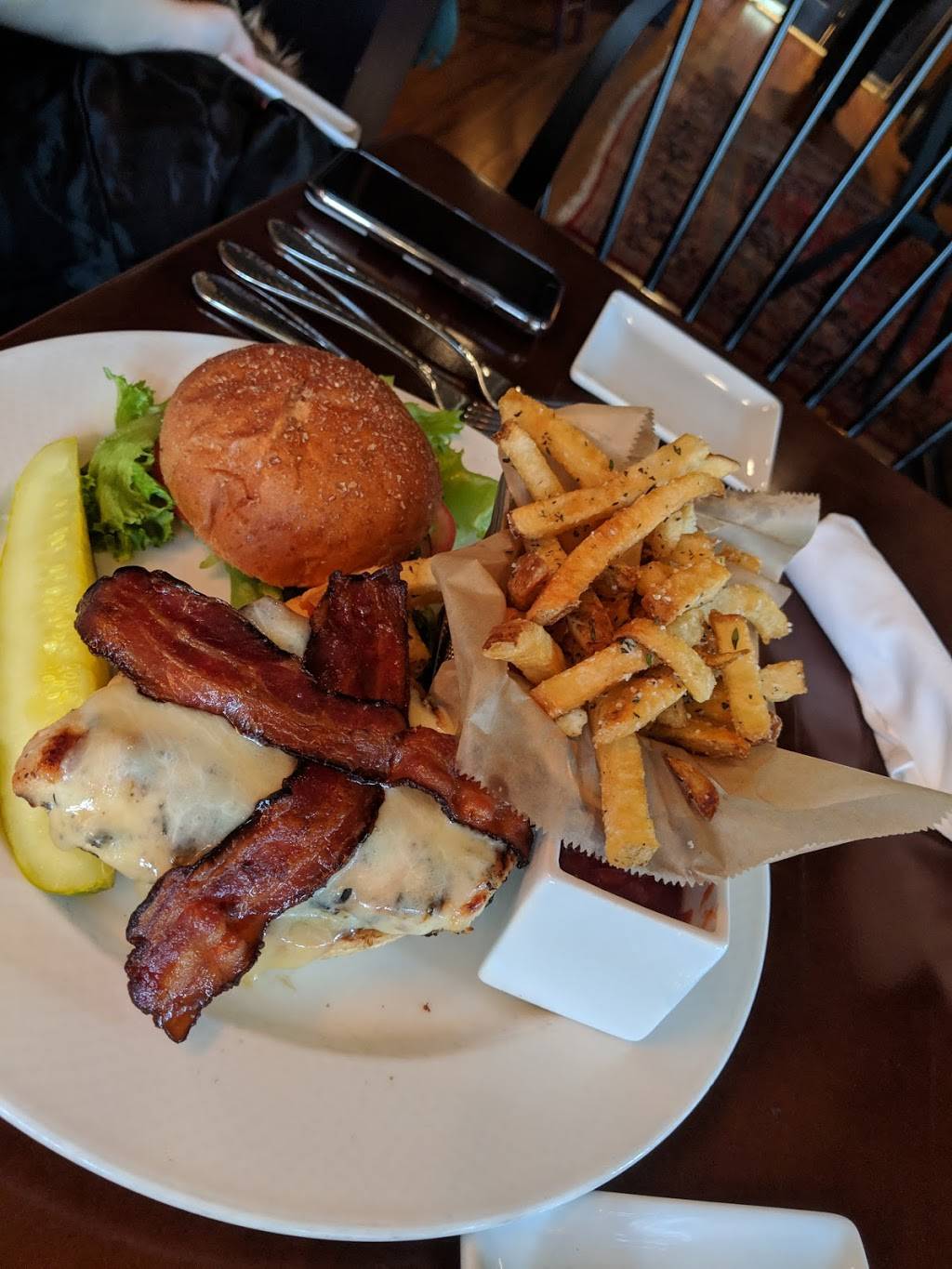 The Tavern at the Bedford Village Inn | restaurant | 2 Olde Bedford Way, Bedford, NH 03110, USA | 6034722001 OR +1 603-472-2001