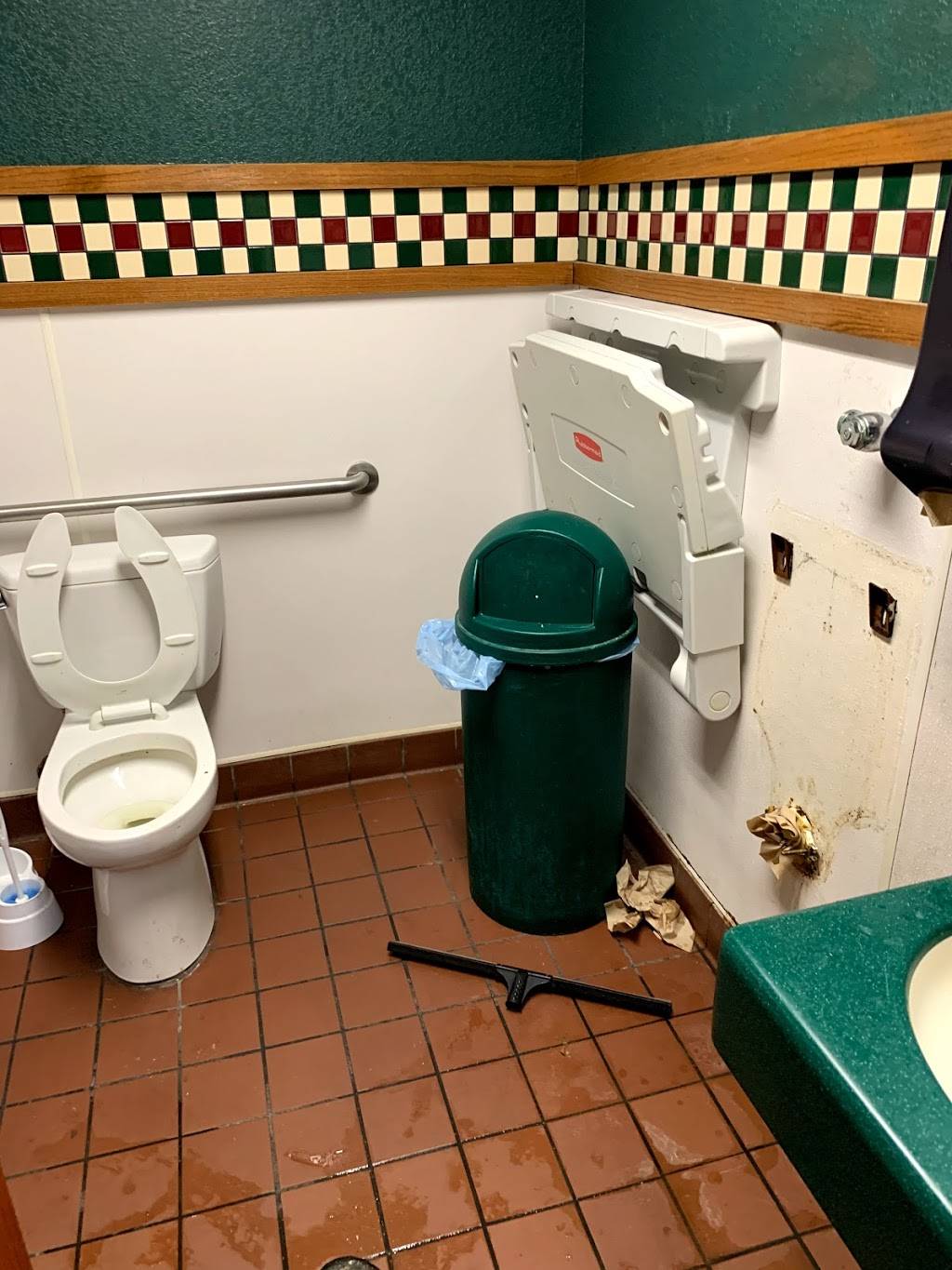 Pizza Hut | meal delivery | 34080 Commerce Dr, De Soto, KS 66018, USA | 9135851265 OR +1 913-585-1265