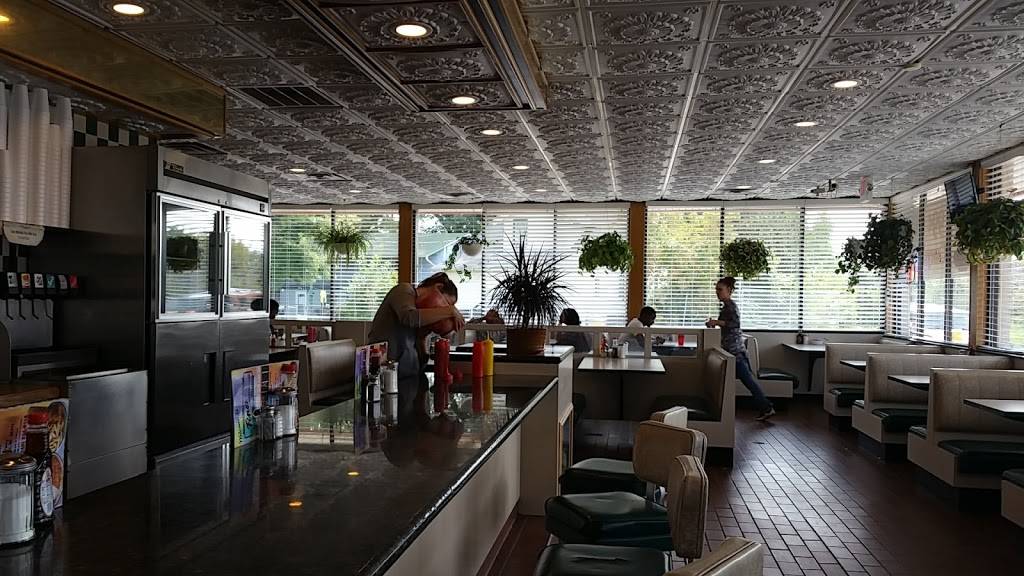 Finos Family Dining | restaurant | 450 N Perry St, Pontiac, MI 48342, USA | 2483346116 OR +1 248-334-6116