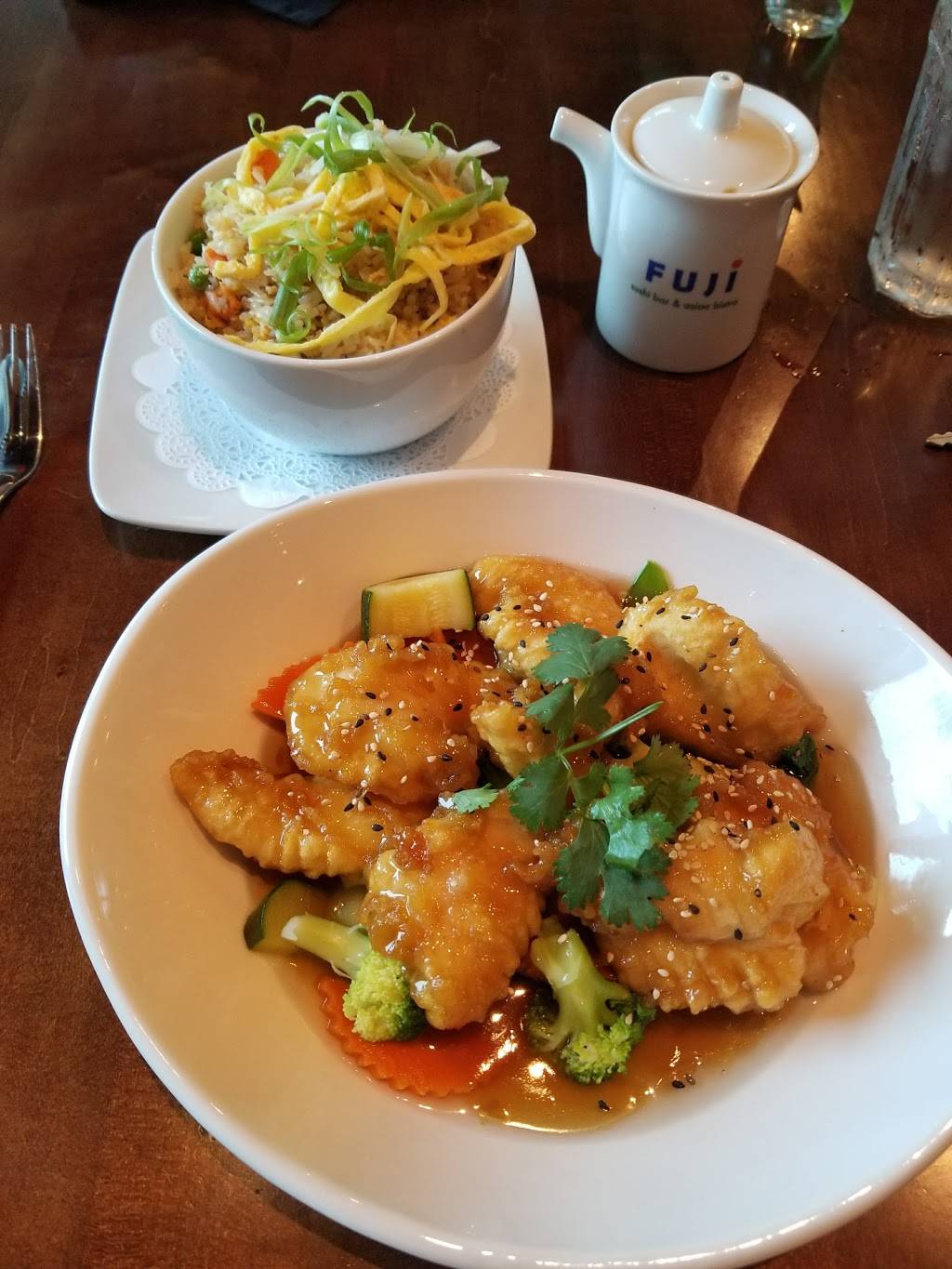 Fuji Sushi Bar & Asian Bistro | restaurant | 6355 Naples Blvd, Naples, FL 34109, USA | 2395935550 OR +1 239-593-5550