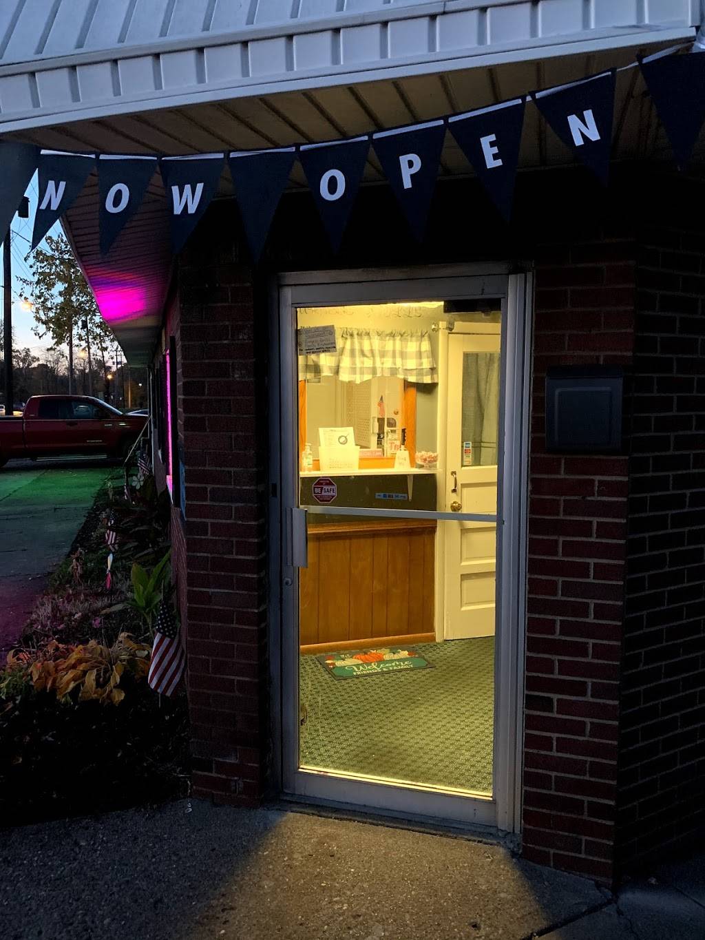 Burgess Grills Family Restaurant | restaurant | 1802 Navarre Rd SW, Canton, OH 44706, USA | 2342140144 OR +1 234-214-0144