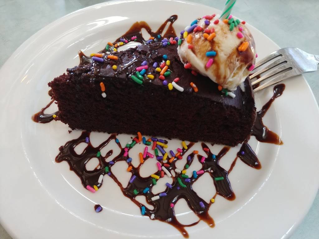 Lucilles Smokehouse Bar-B-Que | restaurant | Del Amo Fashion Center, 21540 Hawthorne Blvd #401B, Torrance, CA 90503, USA | 3103707427 OR +1 310-370-7427