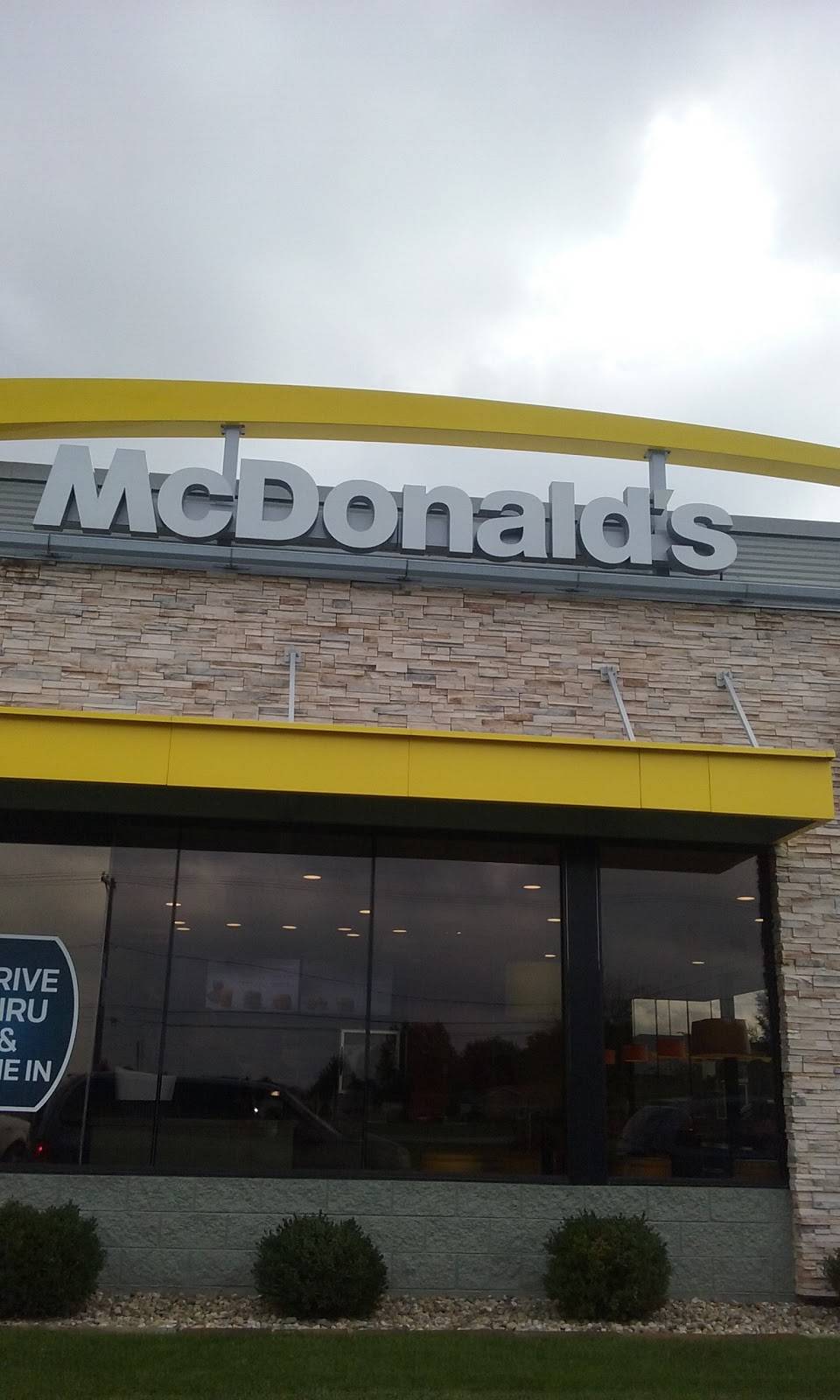 McDonalds | cafe | 600 N US-35, Winamac, IN 46996, USA | 5749467912 OR +1 574-946-7912