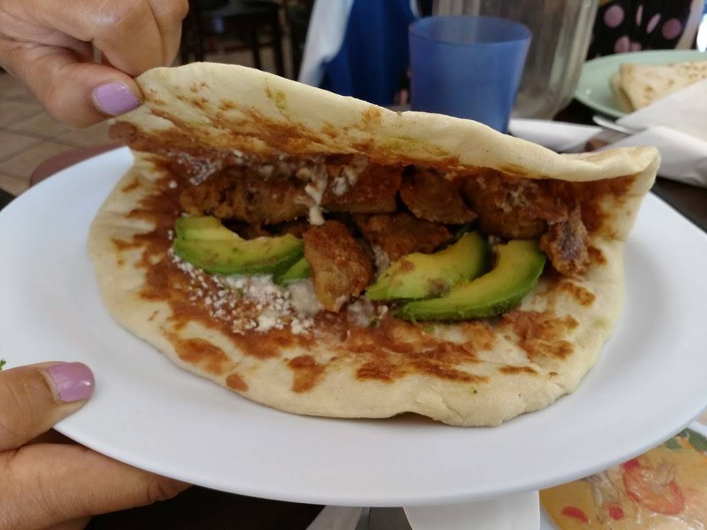 Doña Bibis Restaurant | restaurant | 2400 W 7th St #101, Los Angeles, CA 90057, USA | 2133838595 OR +1 213-383-8595