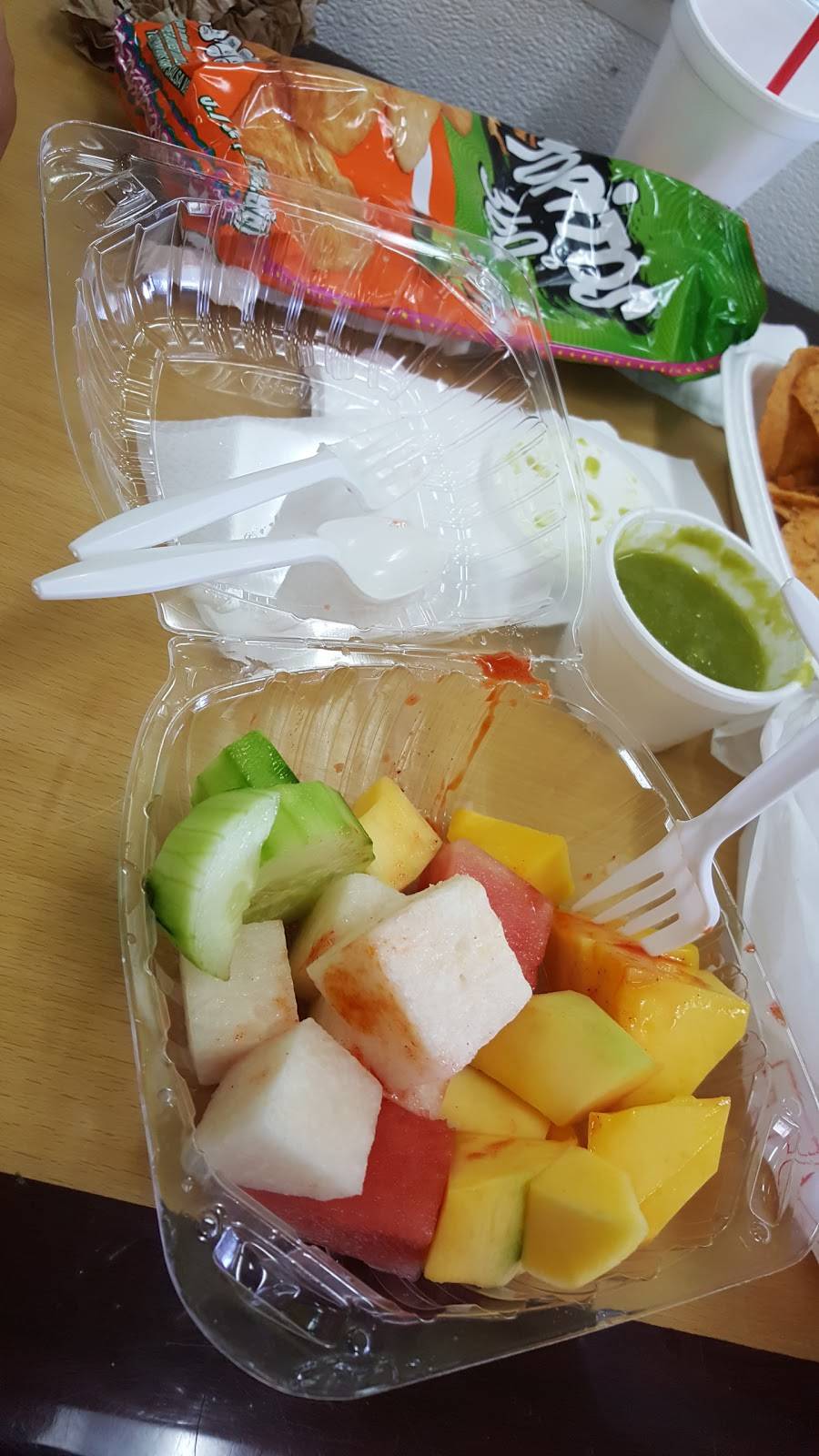 Marys Bionicos & Raspados | restaurant | 3231 Tweedy Blvd, South Gate, CA 90280, USA | 3235697365 OR +1 323-569-7365