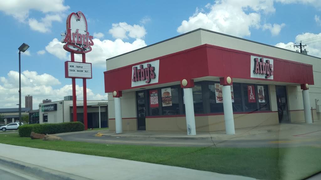 Arbys | restaurant | 901 W University Dr, Denton, TX 76201, USA | 9403831710 OR +1 940-383-1710