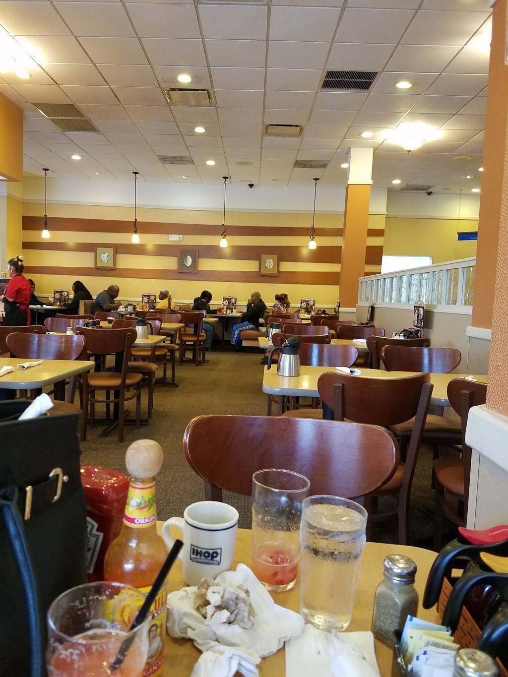 IHOP | restaurant | 6171 Oxon Hill Rd, Oxon Hill, MD 20745, USA | 3018394468 OR +1 301-839-4468