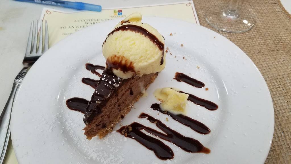 Luccheses Italian Restaurant | restaurant | 655 County Rd 17 #9, Elkhart, IN 46516, USA | 5745224137 OR +1 574-522-4137