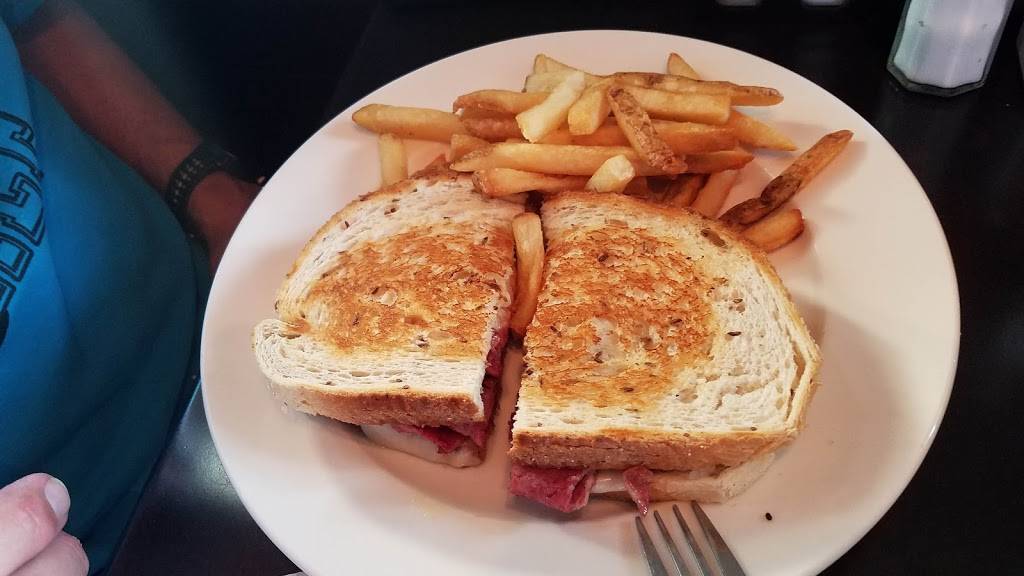 Valley Mall Family Diner | restaurant | 17276 Valley Mall Rd, Hagerstown, MD 21740, USA | 2402672238 OR +1 240-267-2238