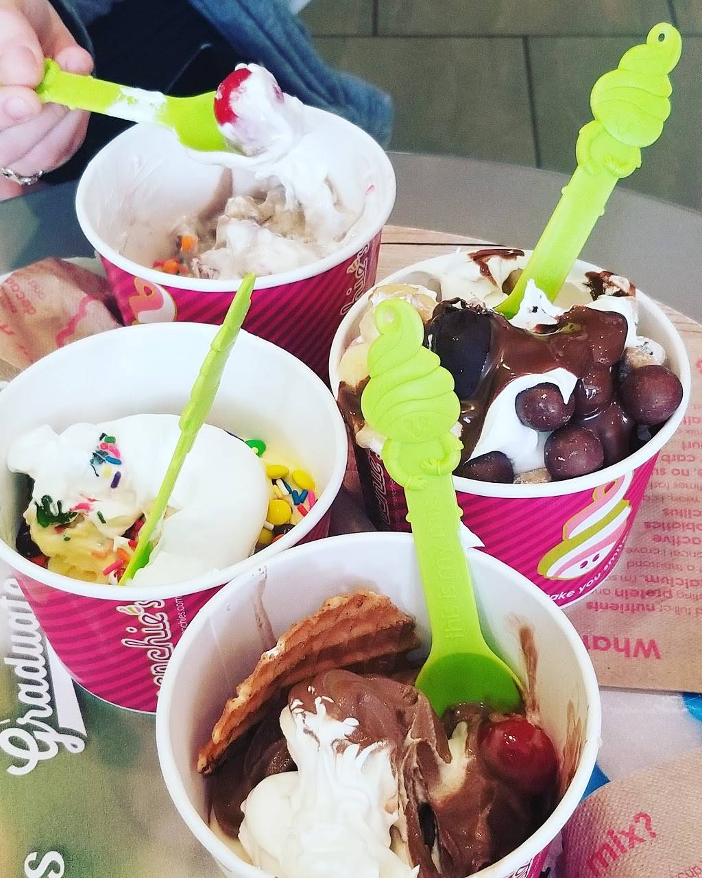 Menchies Frozen Yogurt | bakery | 1830 NE Pine Island Rd Ste 140, Cape Coral, FL 33909, USA | 2395739951 OR +1 239-573-9951