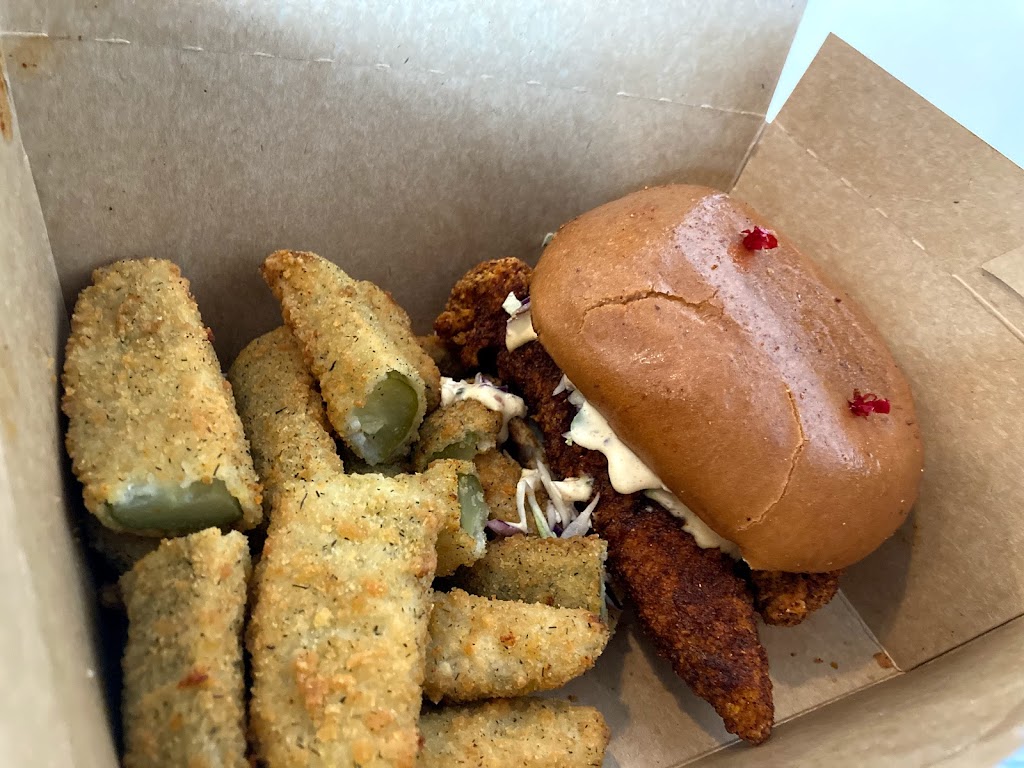 Babas Hot Chicken | restaurant | 5625 California Ave Ste. 200, Bakersfield, CA 93309, USA | 6614044028 OR +1 661-404-4028