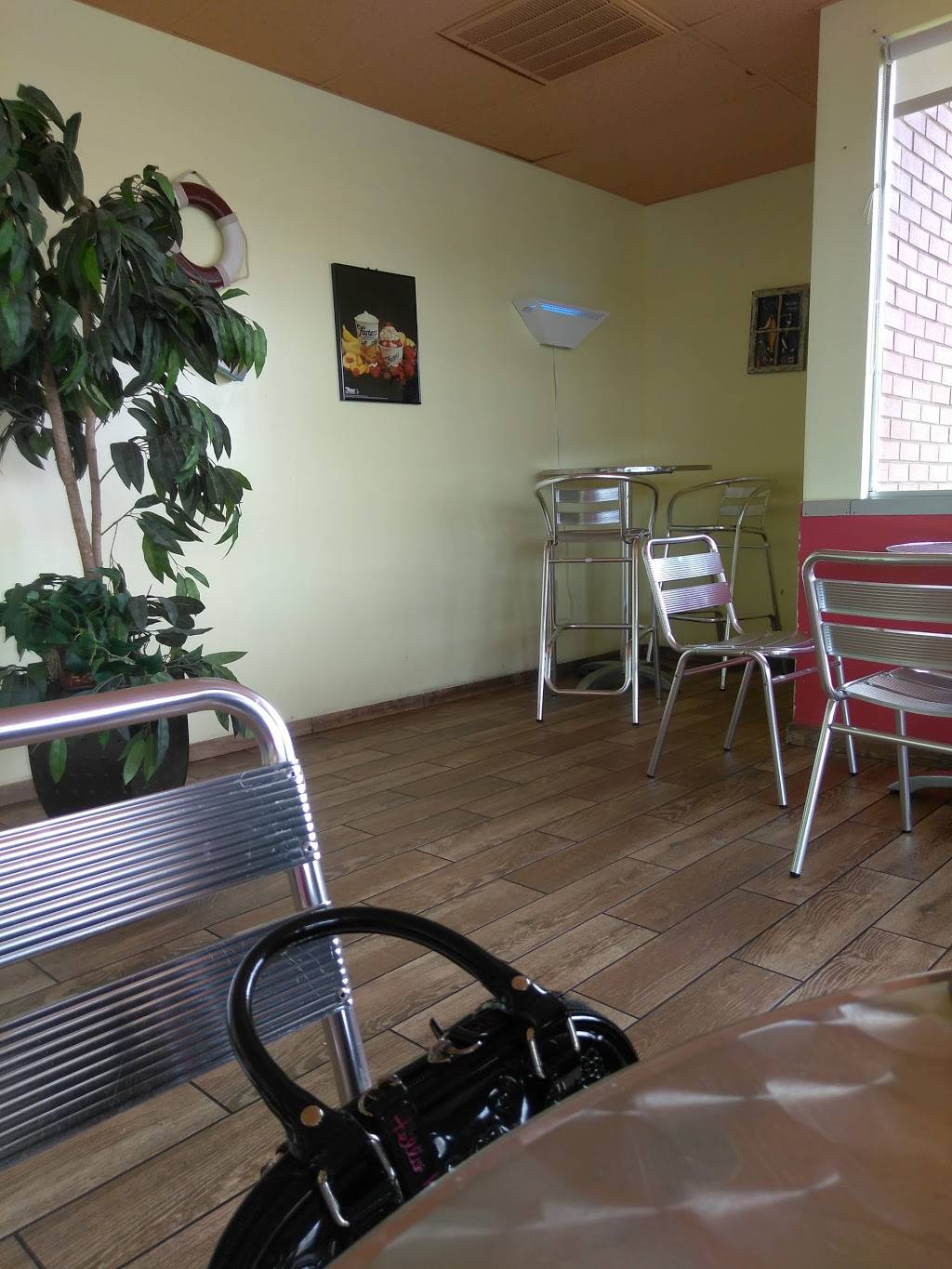 Fosters Freeze | restaurant | 28 Grant Line Rd, Tracy, CA 95376, USA | 2098353299 OR +1 209-835-3299