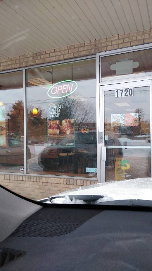 Subway Restaurants | restaurant | 1720 E Old Shakopee Rd, Bloomington, MN 55425, USA | 9528846645 OR +1 952-884-6645