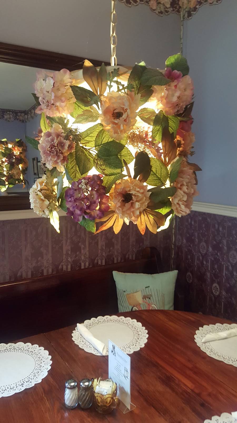 Remember When Cafe Antiques | restaurant | 34 N Main St, New Berlin, NY 13411, USA | 6078479799 OR +1 607-847-9799