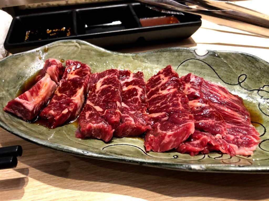 Sizzle | restaurant | 2250 Kalakaua Ave #1, Honolulu, HI 96815, USA | 8087772233 OR +1 808-777-2233