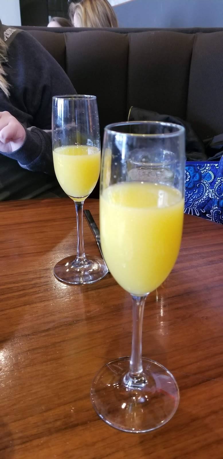 DLUX | restaurant | 117 Martin Luther King Jr Blvd, Madison, WI 53703, USA | 6084673130 OR +1 608-467-3130