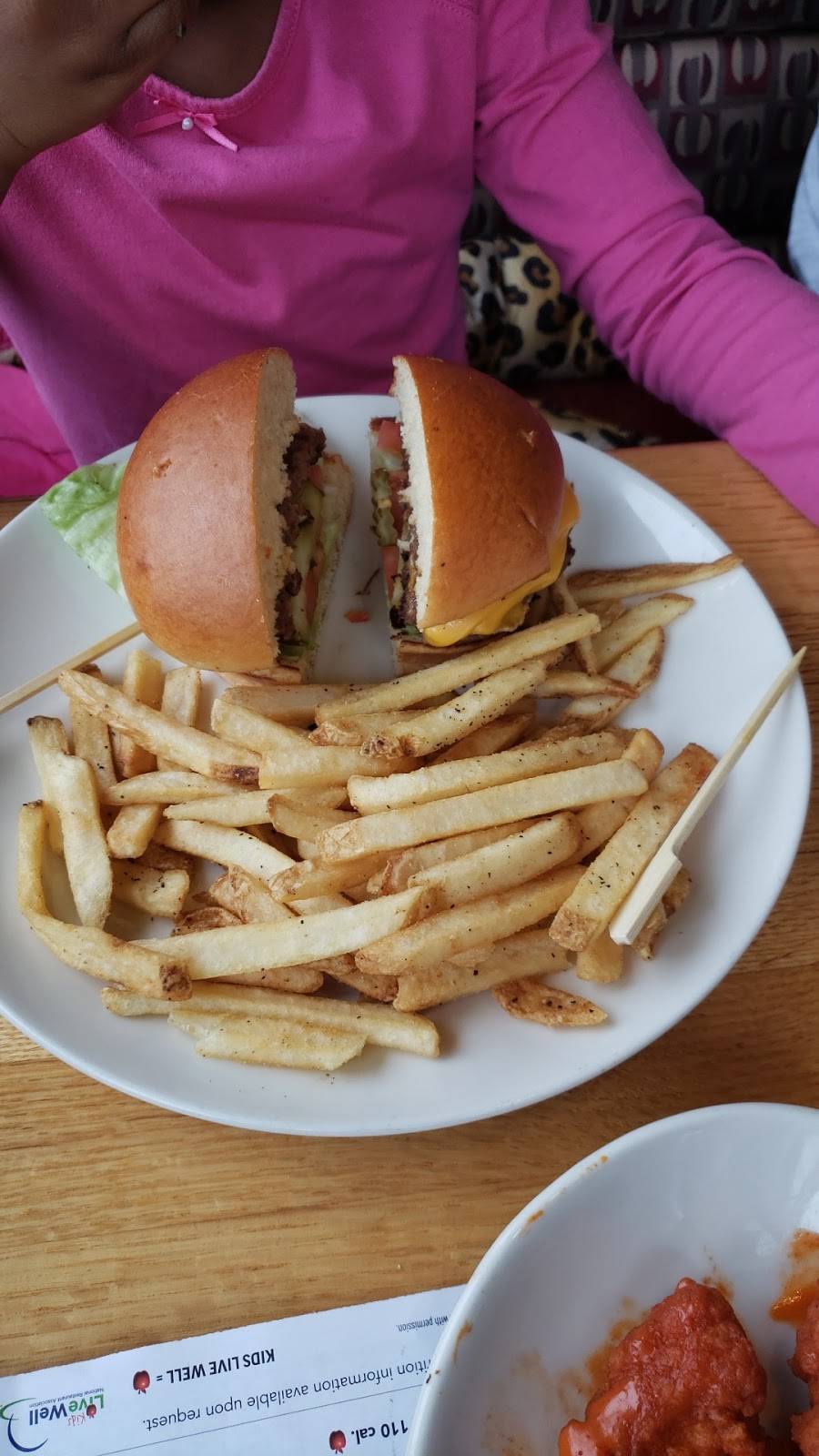 Applebees Grill + Bar | restaurant | 3900 Merle Hay Rd, Des Moines, IA 50310, USA | 5152518646 OR +1 515-251-8646